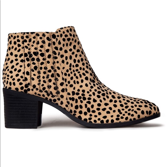 Qupid Topanga Cheetah Chelsea Heel Booties Sz 7.5